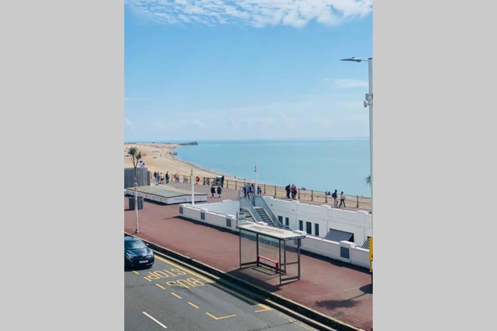 Lovely Seaside Town Houseヘイスティングス エクステリア 写真